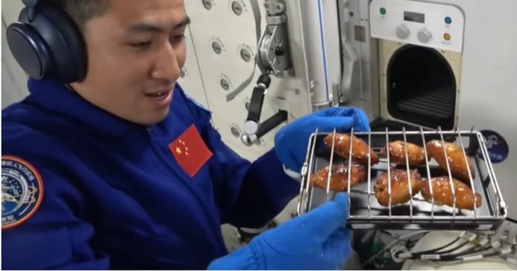 Astronautas chineses fazem primeiro churrasco no espaço; veja vídeo