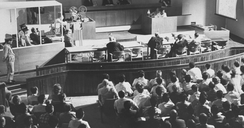 Como a IA ajudou a identificar o assassino nazista de uma foto histórica do Holocausto