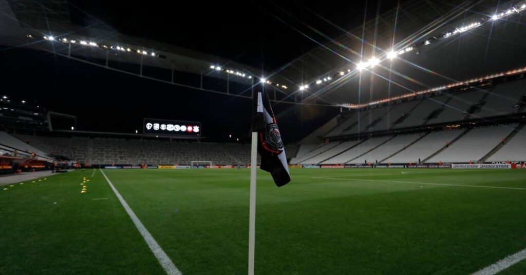 Corinthians x São Paulo no Brasileirão: onde assistir, horário e escalações