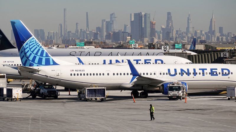Efeito do shutdown: Aeroportos de NY enfrentam atraso por falta de pessoal