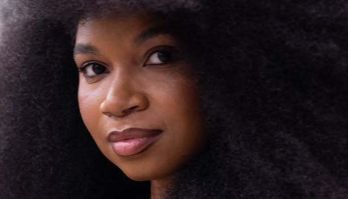 Guinness Book reconhece novo maior cabelo afro de 1,90m; veja