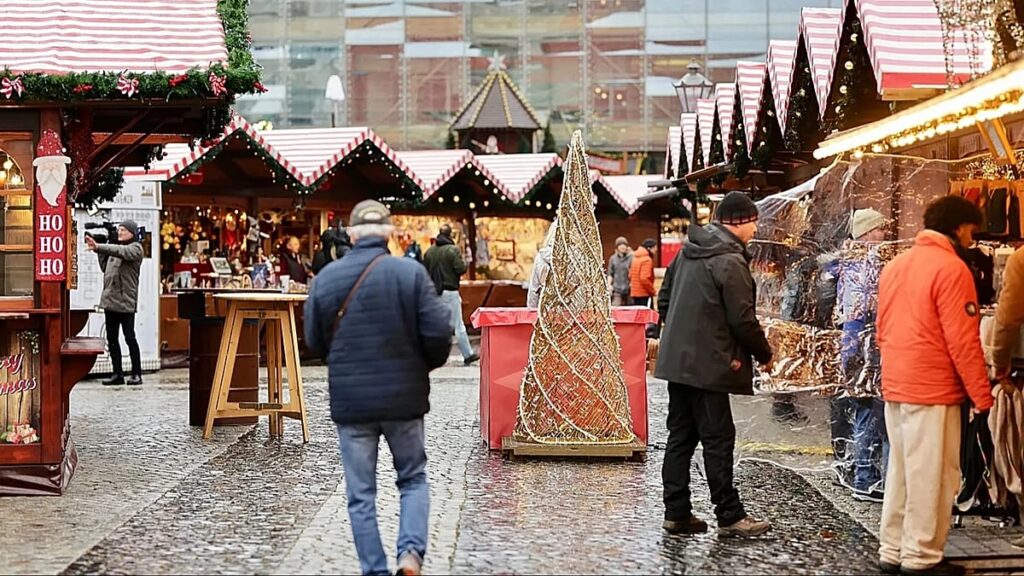 Mercado de Natal de Magdeburgo reabre um ano após atentado mortífero