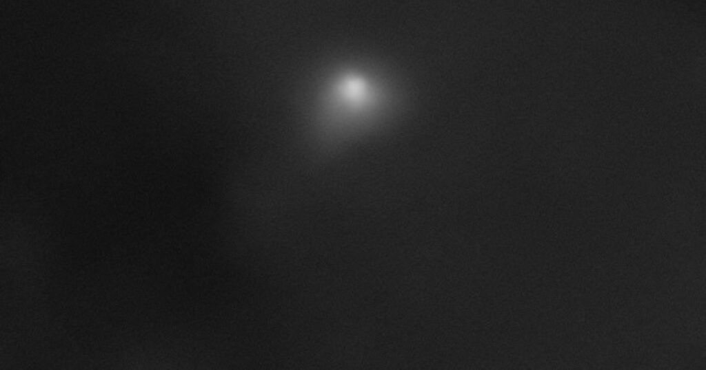 Nasa divulga novas imagens do cometa 3I/ATLAS e reafirma que não se trata de uma nave alienígena