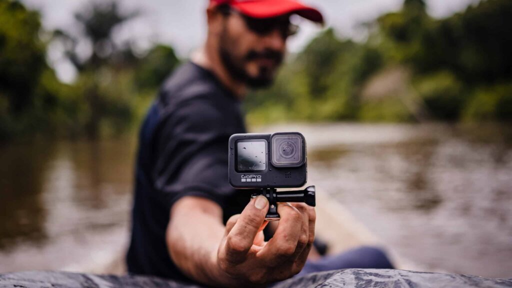 O que comprar junto com a GoPro? Veja 5 acessórios essenciais