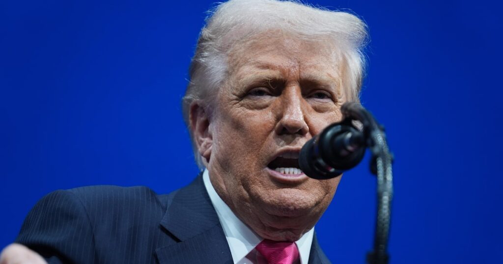 The Economist: Calar a boca ou bajular? Como os CEOs estão lidando com Donald Trump