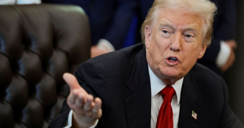 Trump diz que inflação e custos estão "tombando" sob sua gestão