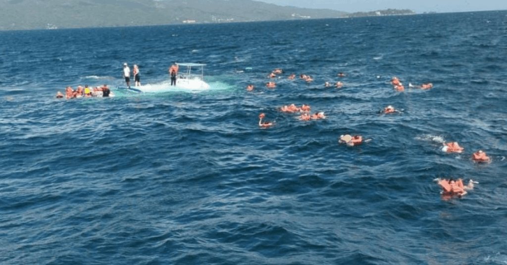 Vídeo: Catamarã com turistas de cruzeiro afunda no Caribe e deixa dezenas à deriva
