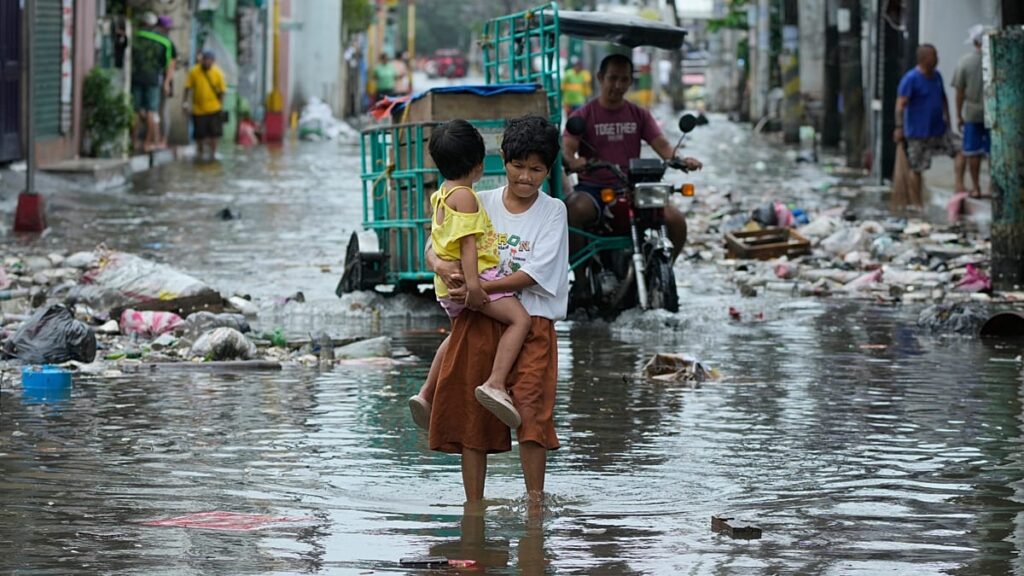 Vídeo. Filipinas: tufão Fung-wong provoca 8 mortos e 1,4 milhões de desalojados
