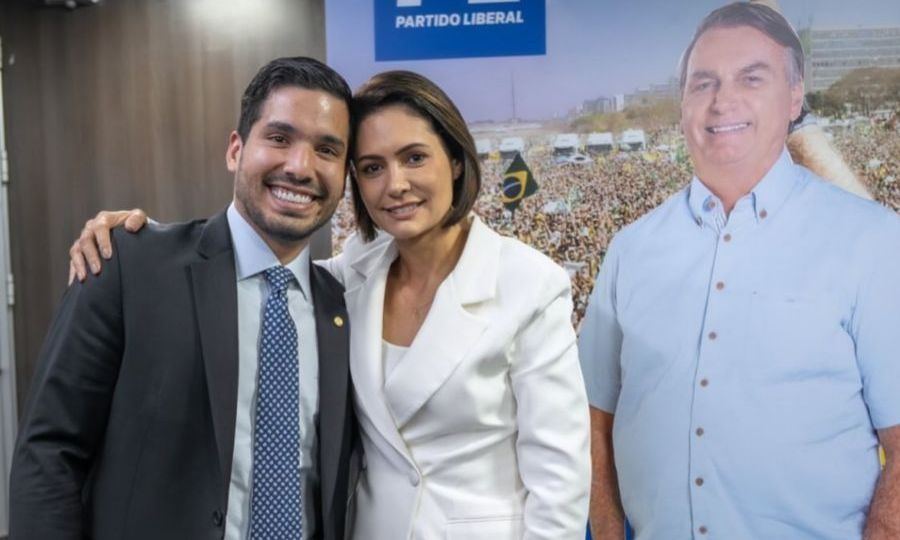 Análise: "Bolsonaro de papelão" é estratégia arriscada para eleições