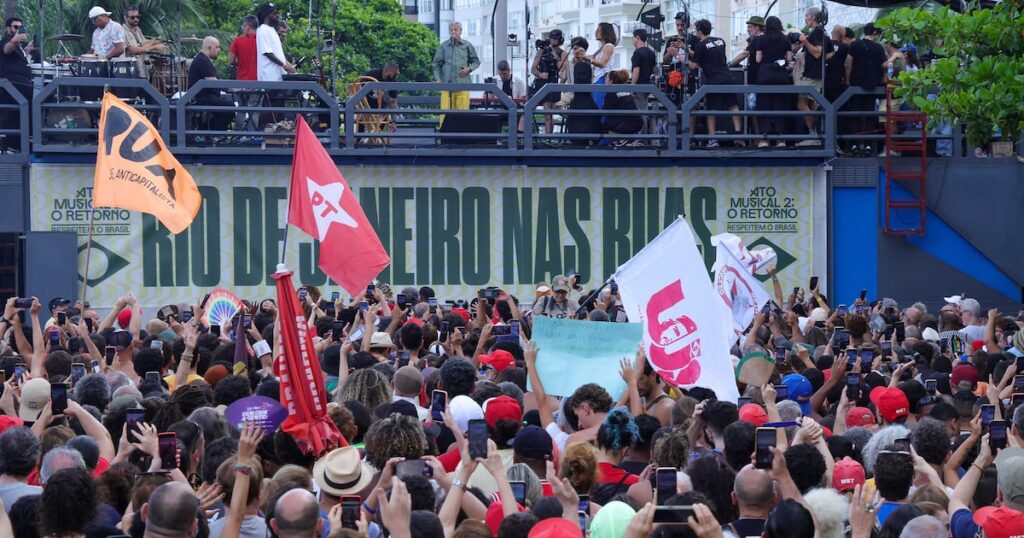 Caetano, Gil e outros artistas participam de ato contra anistia no Rio