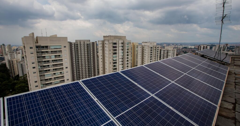 Encargo cobrado na conta de luz: Aneel calcula em R$ 52,7 bi a CDE de 2026