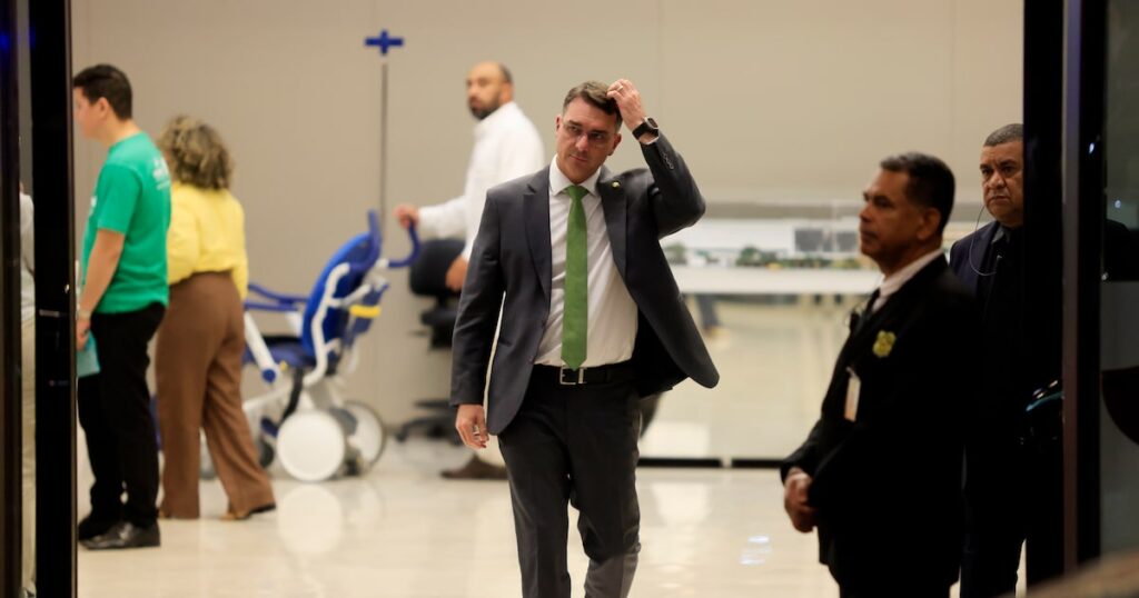 Flávio Bolsonaro candidato. Excelente notícia para Lula