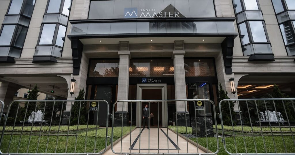 Moraes tem explicações a dar, mas BC sofreu pressão de todos os lados no caso Master