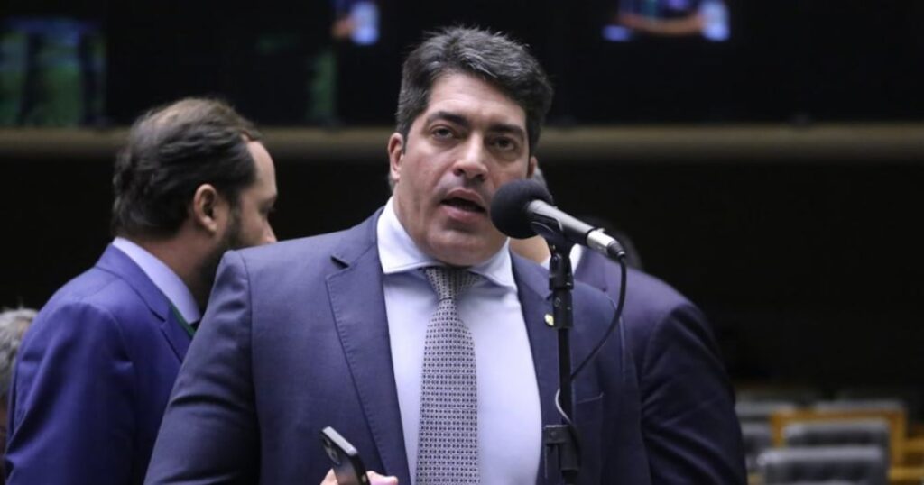 Otto Alencar Filho renuncia ao mandato de deputado federal e Câmara convoca Charles Fernandes