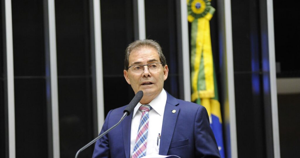 PL da Dosimetria reduziria regime fechado de Bolsonaro para 2 anos e 4 meses, diz relator