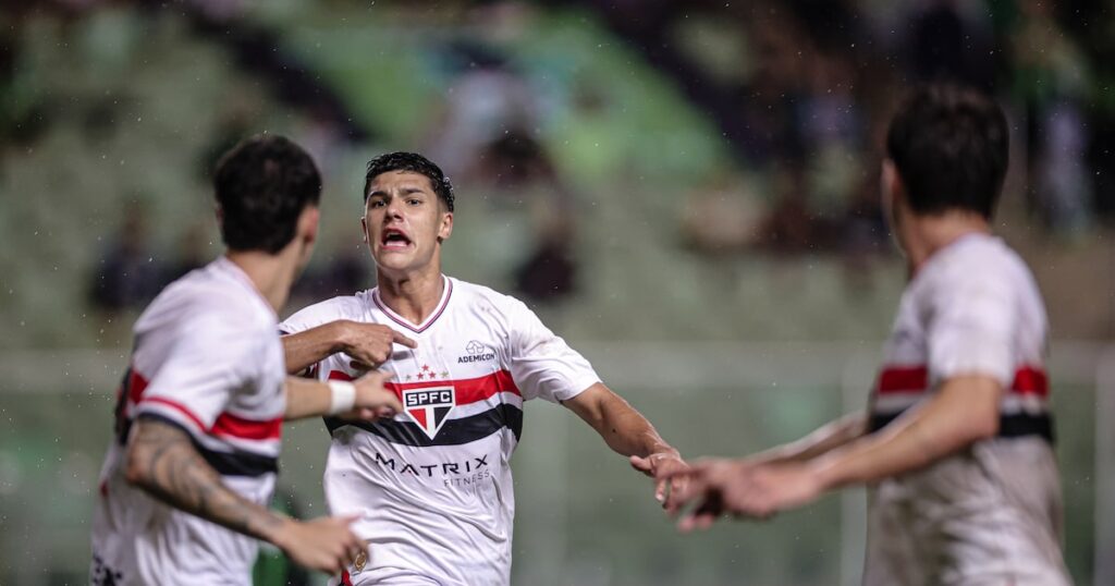 São Paulo vence América-MG sob forte chuva e conquista Copa do Brasil Sub-20 pela quinta vez