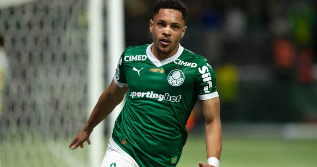 Vitor Roque é o único do Palmeiras em seleção do Brasileirão 2025; Flamengo e Cruzeiro dominam