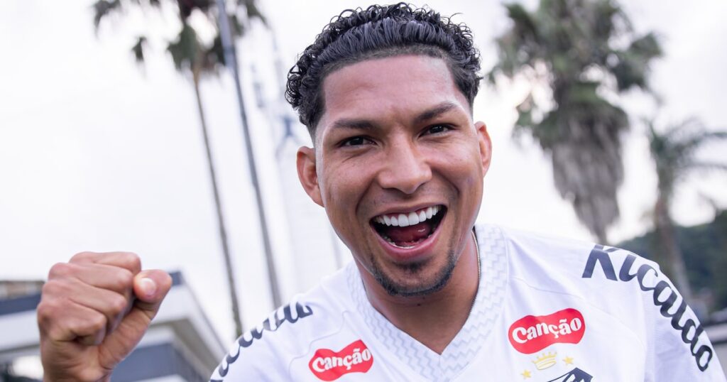Rony assina por três anos com o Santos e já pode estrear contra o São Paulo pelo Paulistão