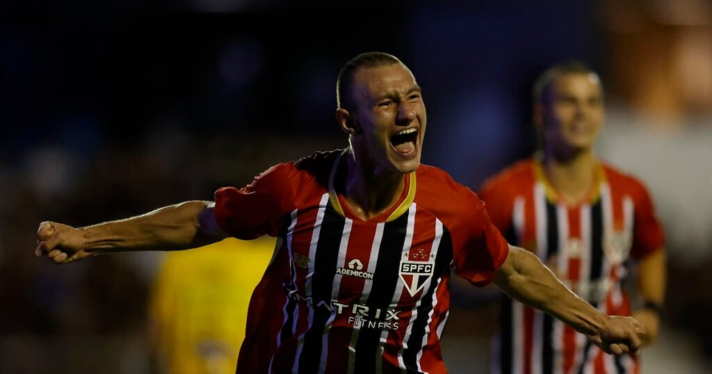 São Paulo garante liderança com goleada e fará duelo paulistano no mata-mata da Copinha