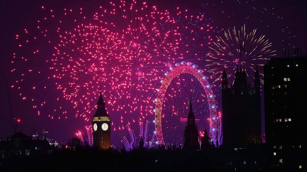 Vídeo. Europa entrou em 2026 com fogo-de-artifício e grandes festejos públicos