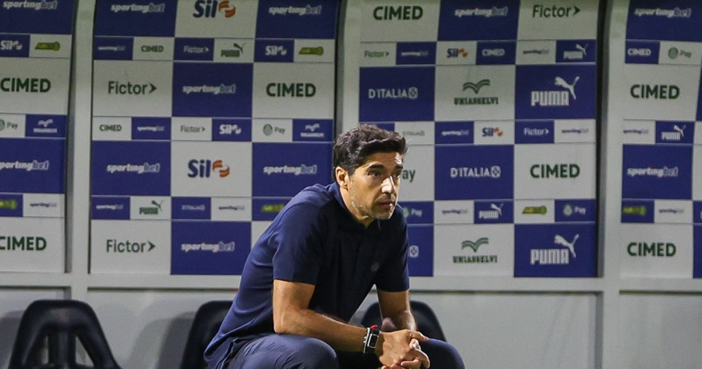 Abel Ferreira faz pedido especial à Globo e reclama de jejum de pênaltis a favor do Palmeiras