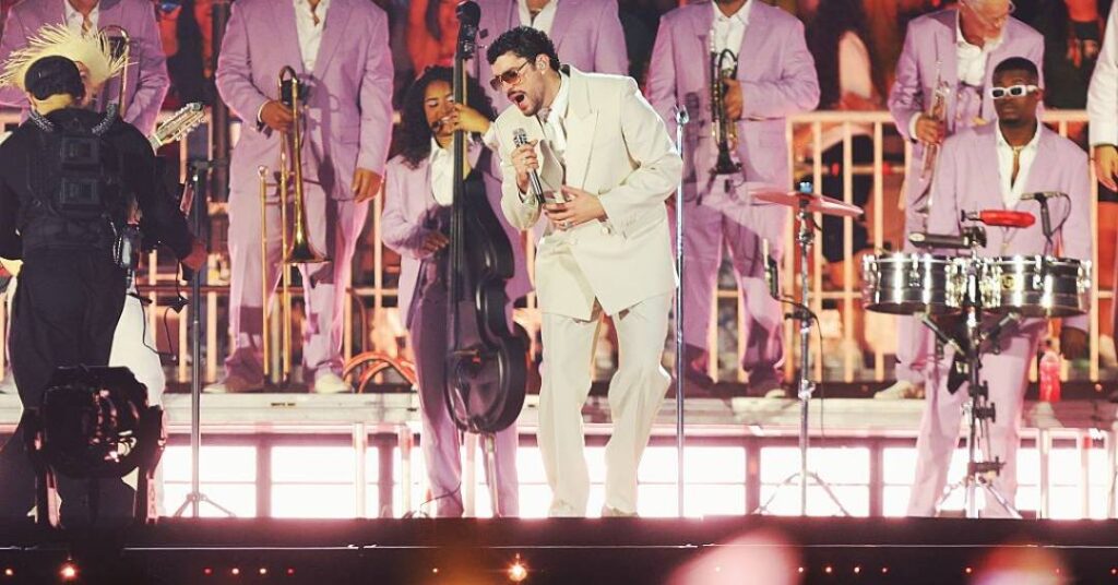 Bad Bunny incendeia orgulho latino em primeiro show no Brasil