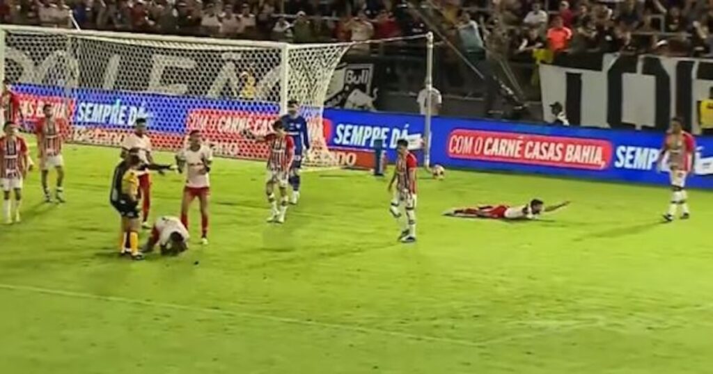 Bragantino teve pênalti não marcado contra o São Paulo? Analista de arbitragem avalia polêmica