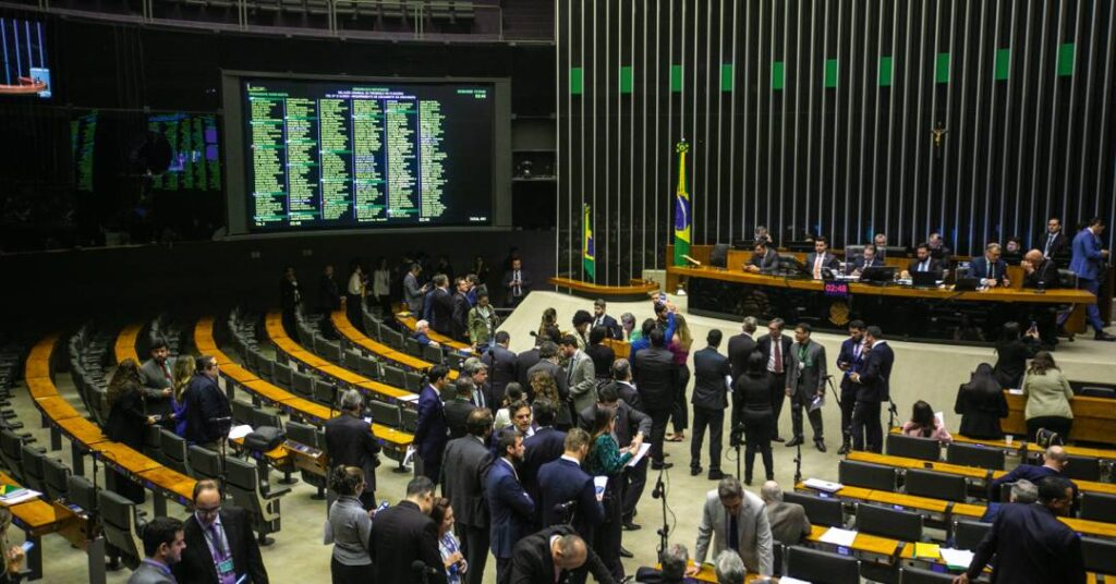 Congresso aprova aumento e cria penduricalho para servidores da Câmara e do Senado