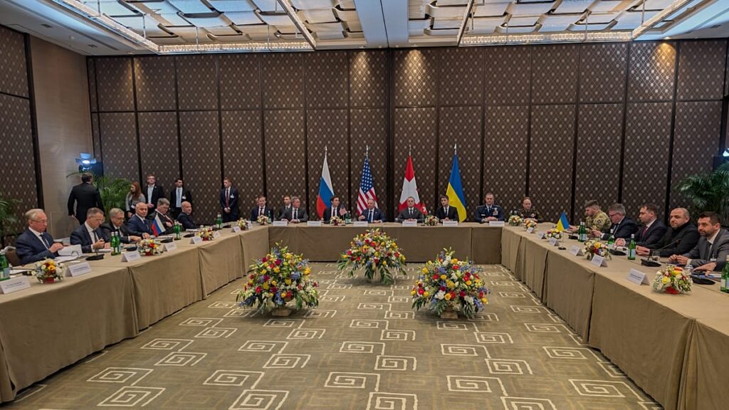 Conversações entre Ucrânia, EUA e Rússia: "progresso" na vertente militar e mero "diálogo" na política