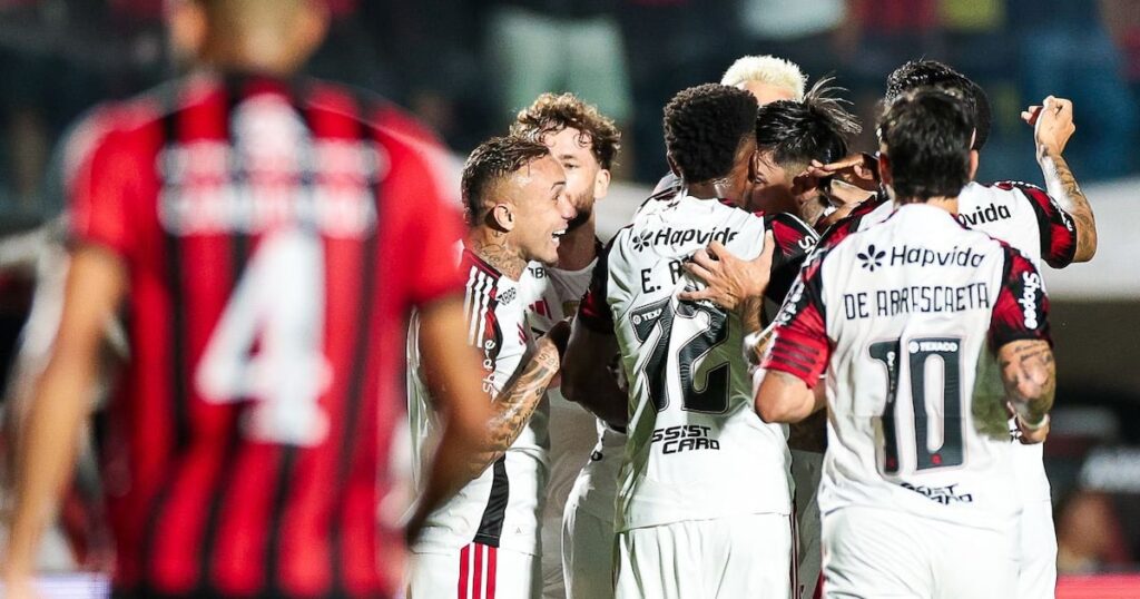 Flamengo não brilha, mas supera sufoco do Vitória e vence a primeira pelo Brasileirão 2026