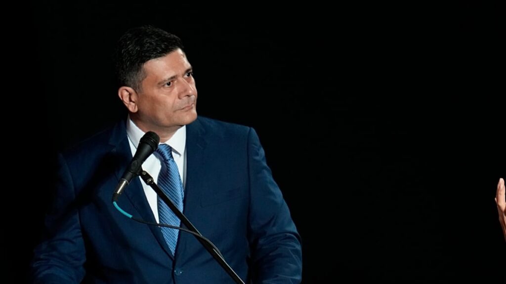 Freddy Superlano, ex-deputado da oposição, libertado após 18 meses de prisão na Venezuela