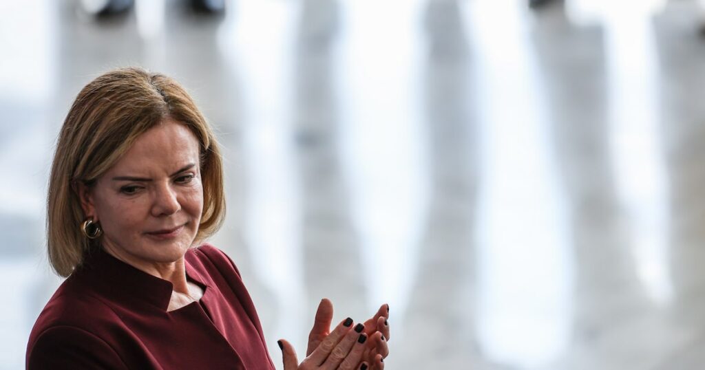 Gleisi: Quem tem que propor solução para o rombo do BRB é Ibaneis e o governo do DF, não a União