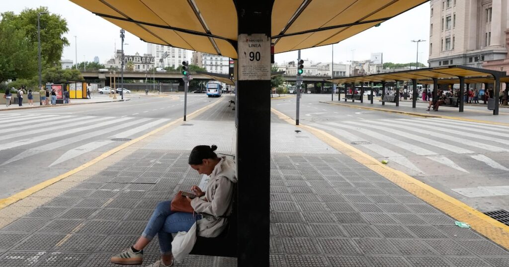 Greve na Argentina provoca cancelamentos de voos e afeta operações da Latam e Gol