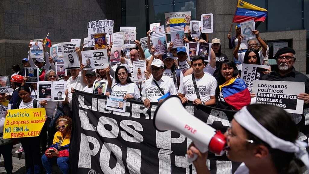 Mais de 200 presos políticos excluídos da amnistia na Venezuela iniciam greve de fome