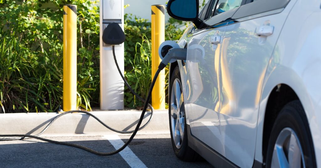 Por que cientistas duvidam do ‘Santo Graal’ das baterias para veículos elétricos