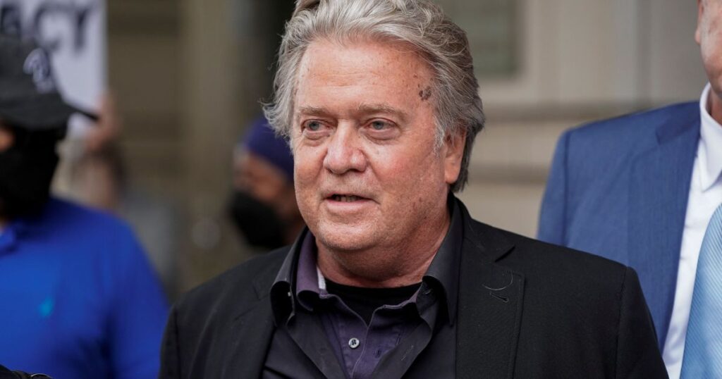 Steve Bannon e Epstein conversaram sobre "derrubar" papa Francisco