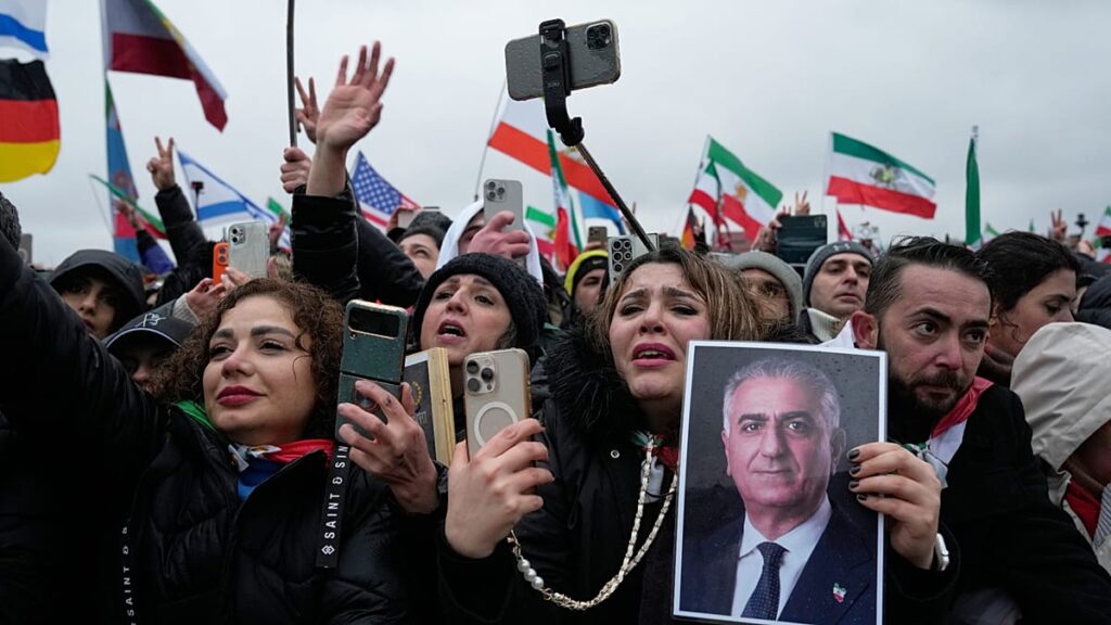 Vídeo. Alemanha: mais de 200 mil em Munique apoiam Reza Pahlavi e mudança de regime no Irão