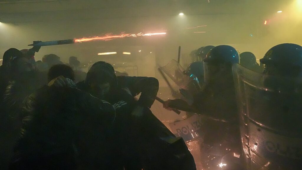 Vídeo. Itália: polícia lança gás lacrimogéneo em confrontos perto da Vila Olímpica