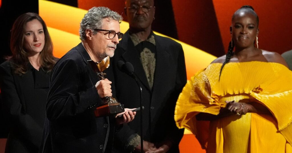 ‘O Agente Secreto’ vence Spirit Awards; Adolpho Veloso também leva prêmio