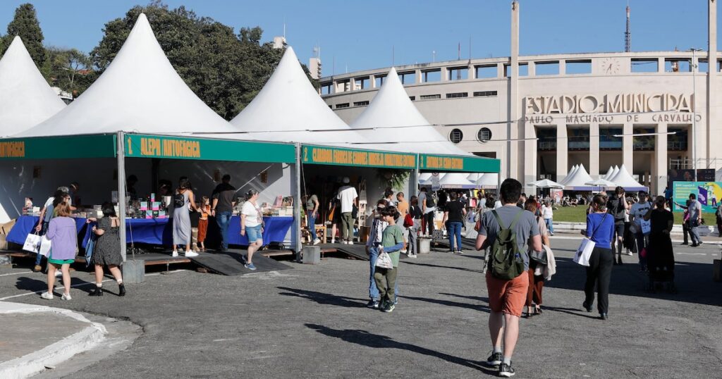 A Feira do Livro anuncia 56 autores; lista tem Pilar Quintana, Carla Madeira e Sandro Veronesi