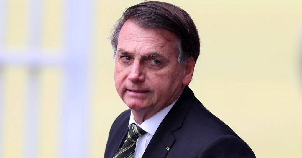 Bolsonaro na UTI apresenta pequena melhora na função renal, diz boletim médico