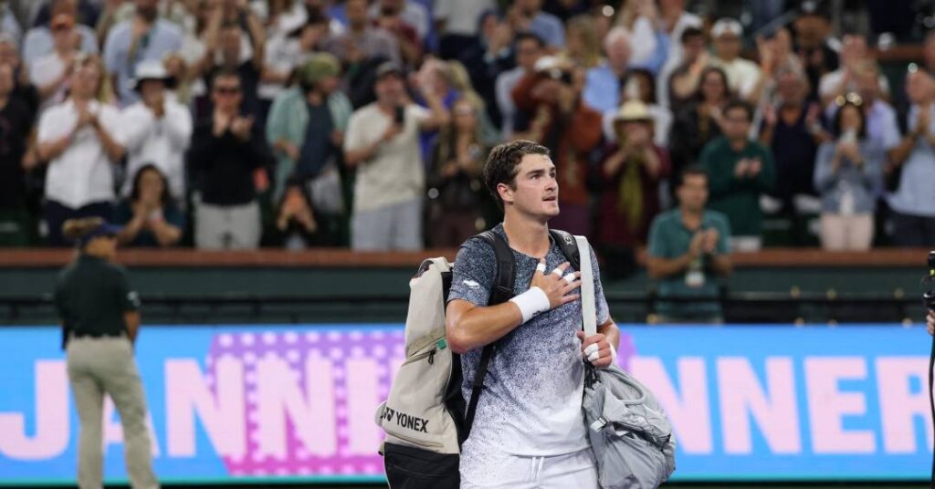 João Fonseca faz jogo duro, mas cai para Sinner em Indian Wells