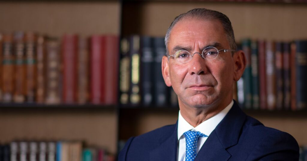 Quem é o novo advogado de Daniel Vorcaro, que já defendeu José Dirceu e Walter Braga Netto