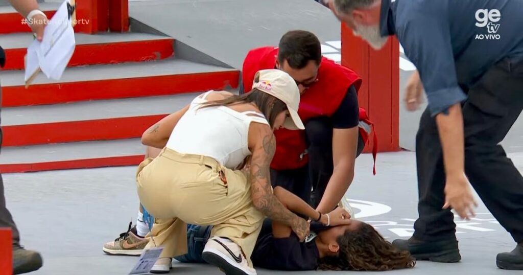 Rayssa Leal chora ao cair três vezes, se machuca e termina em 4º no Mundial de Skate