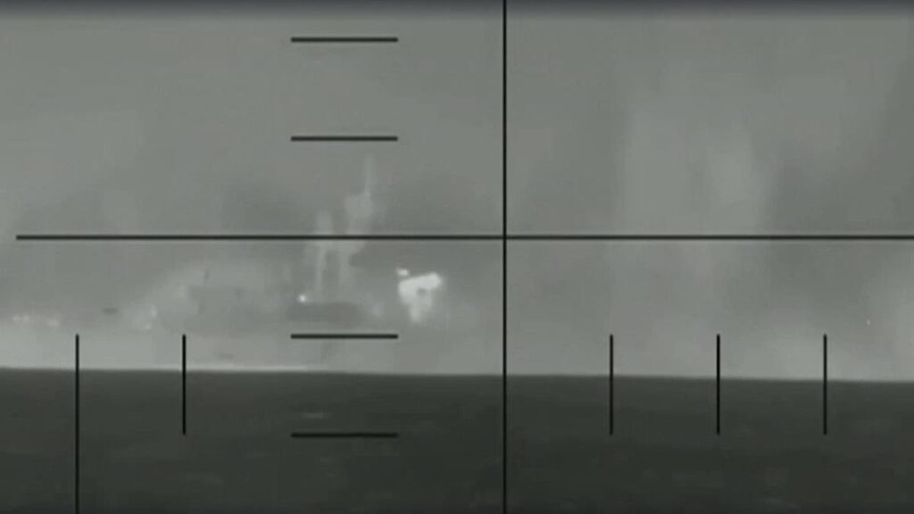 Vídeo. Vídeo do Pentágono mostra ataque de torpedo dos EUA a navio iraniano