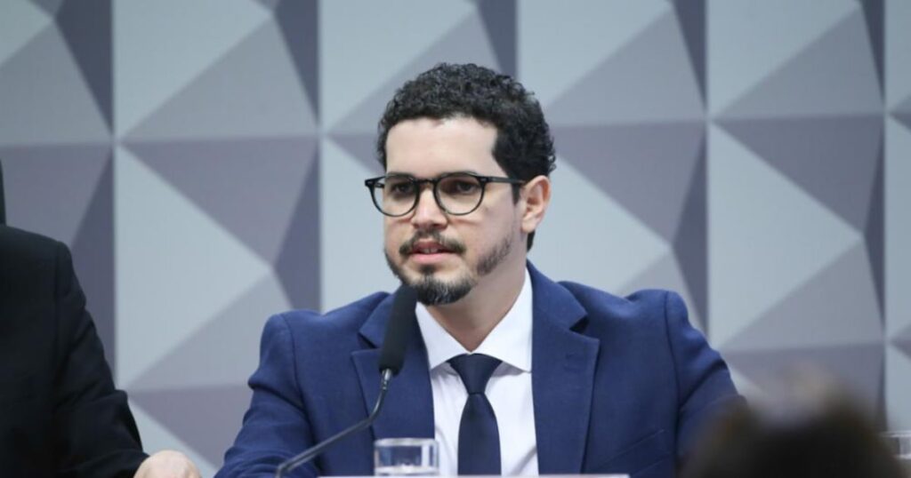 André Mendonça concede prisão domiciliar humanitária a filho de ex-diretor do INSS alvo de operação