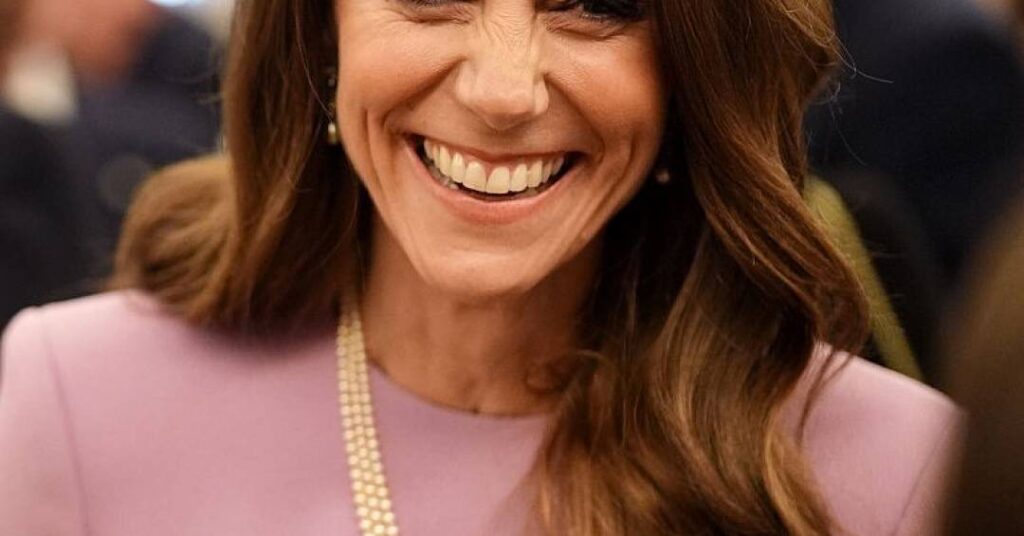 Como Kate Middleton transforma memória em imagem de poder?