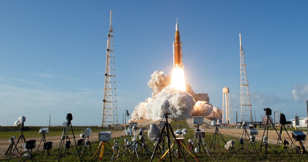 Como os astronautas da Artemis II tomam banho? Veja vídeo