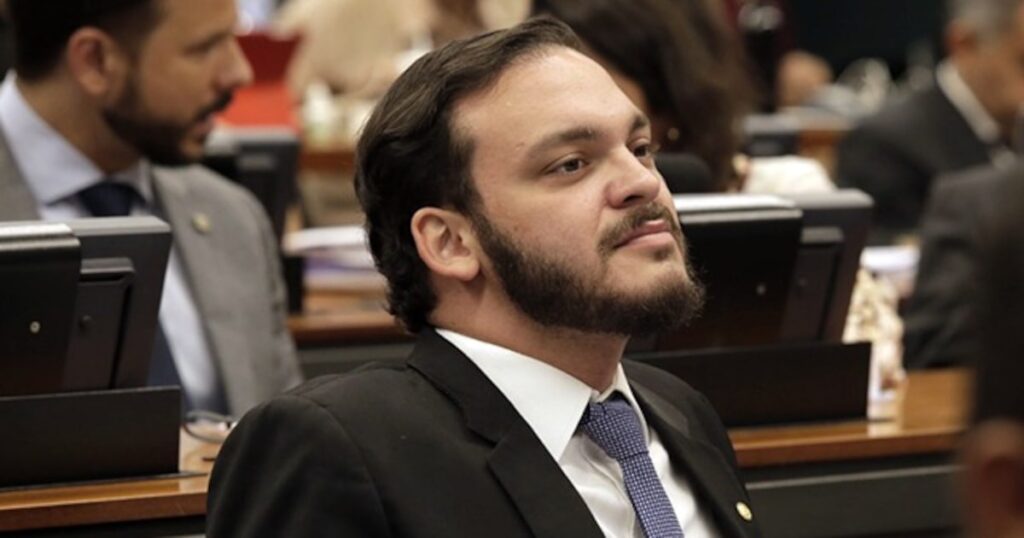 Ex-deputado federal é preso por propina de R$ 2 milhões para fuga de traficante do Comando Vermelho