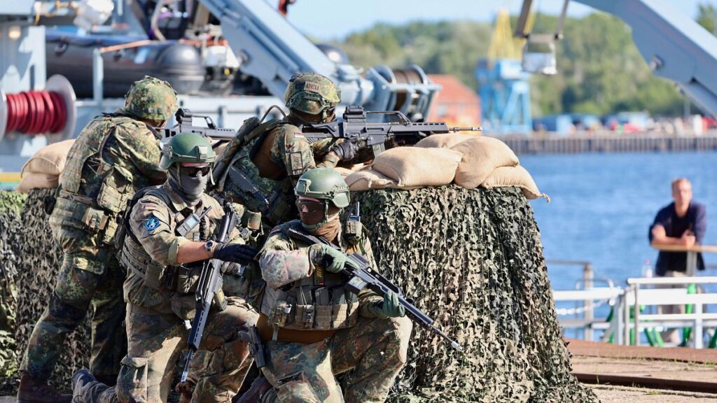 Lei do serviço militar: homens passam a precisar de autorização para estadias no estrangeiro